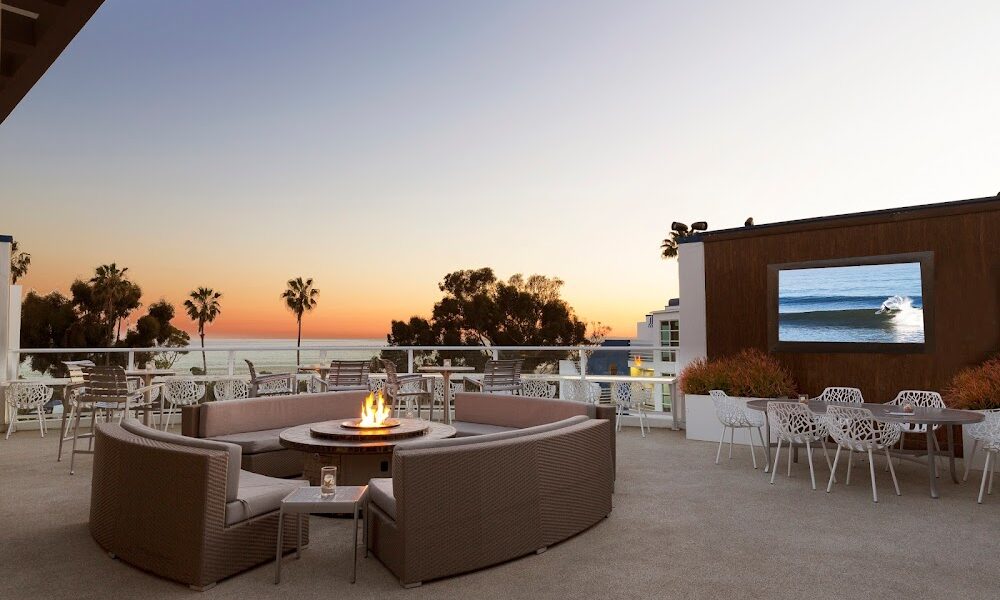 Longboard Rooftop Lounge